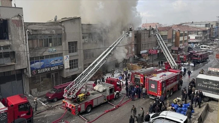  Mobilya İmalathanesinde Yangın Çıktı
