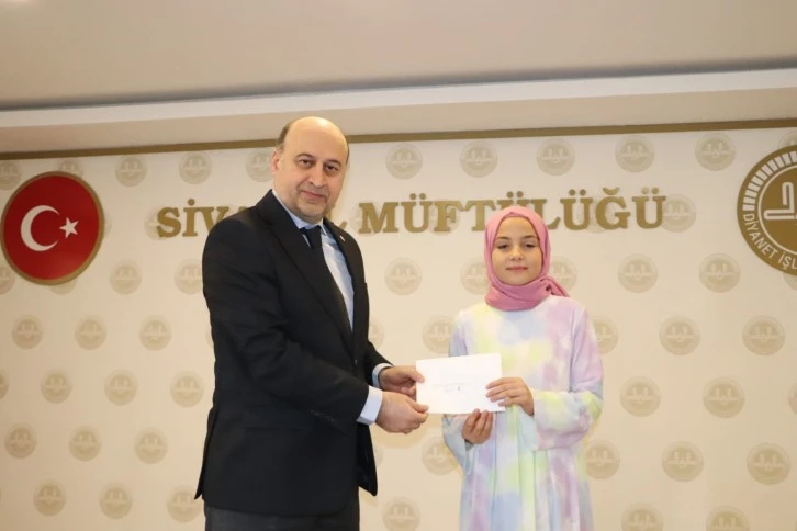 Öğrenciler Parayla Ödüllendirildi