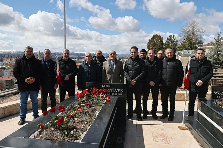 Sivas'ta Meslektaşları İsmail Güneş'i Kabri Başında Andı