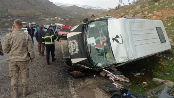 Okul Servisi Devrildi, 1 Öğrenci Öldü 6 Kişi Yaralandı 