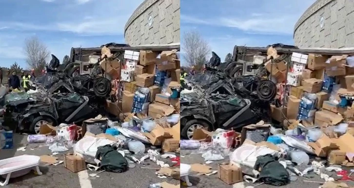 TIR Otomobilin Üzerine Devrildi; 4 Ölü 3 Yaralı 