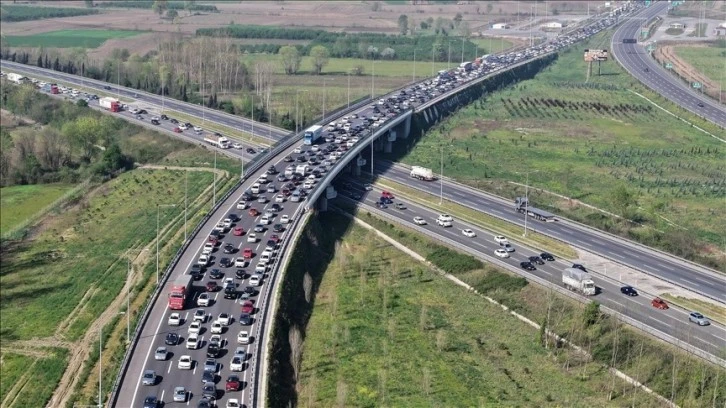Havalimanları, otogarlar ve otoyollarda Ramazan Bayramı tatili yoğunluğu yaşanıyor