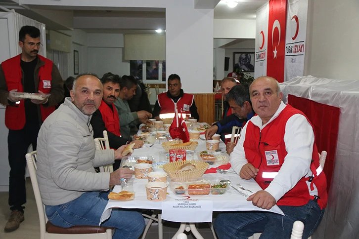Kızılay'dan İftar Programı 