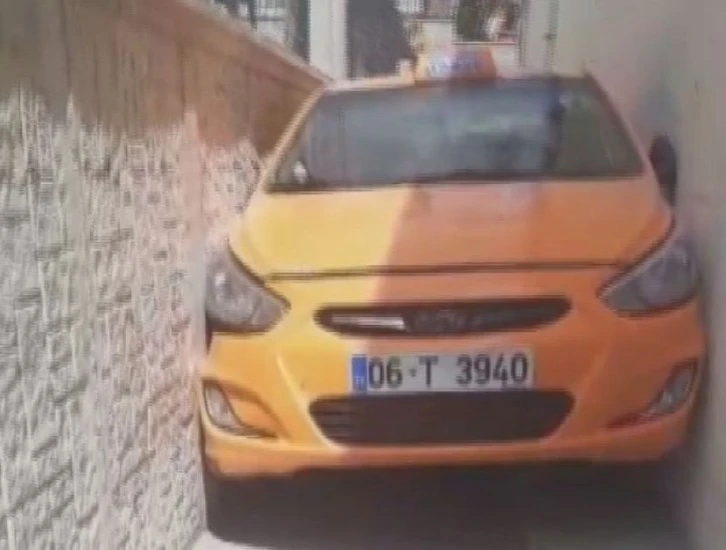 Takcisi 2 Duvar Arasına Sıkıştı! 