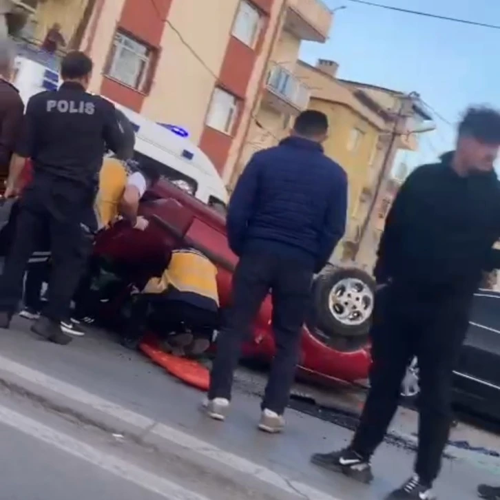 Sivas'ta İki Otomobil Çarpıştı 