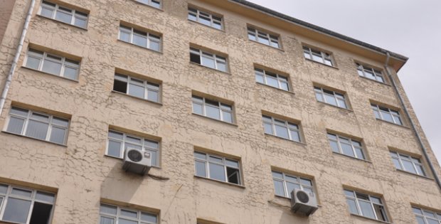 Telekom Binası Tehlike Saçıyor