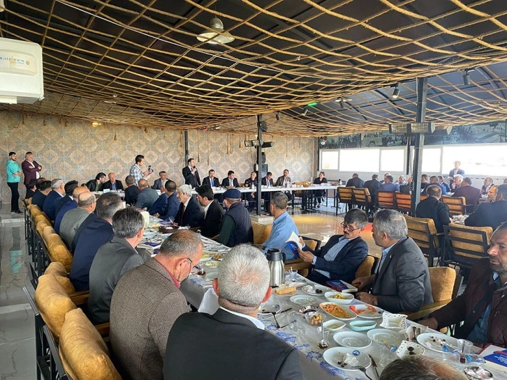 Suşehri'nde Muhtarlar Bir Araya Geldi