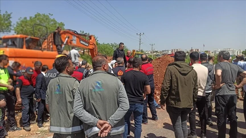 Göçük altında kalan işçi öldü
