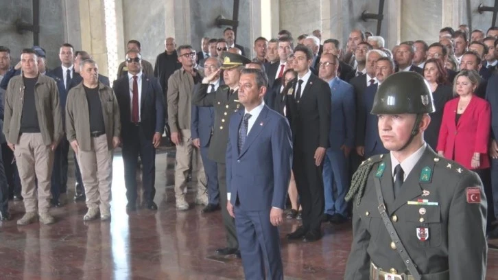 Özgür Özel, Anıtkabir'i ziyaret etti
