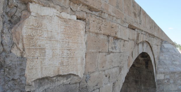 Kesik Köprü´de Kitabe Şoku