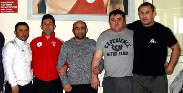 Yıldız milli takıma bir antrenör, bir sporcu