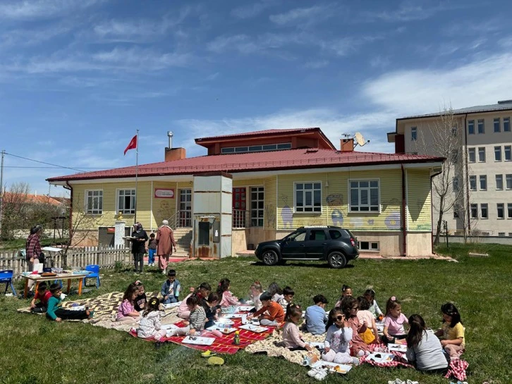 Ulaş'ta Öğrenciler Meyve Ve Gül Fidesi Dikti