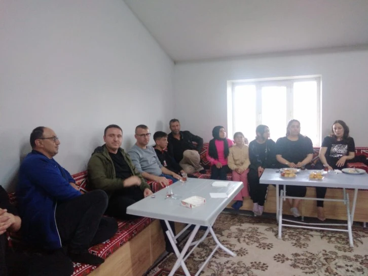 Ulaş'ta öğretmenler köyleri gezerek velileri bilgilendiriyor