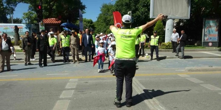 Akıncılar'da Karayolu Güvenliği ve Trafik Haftası etkinliği