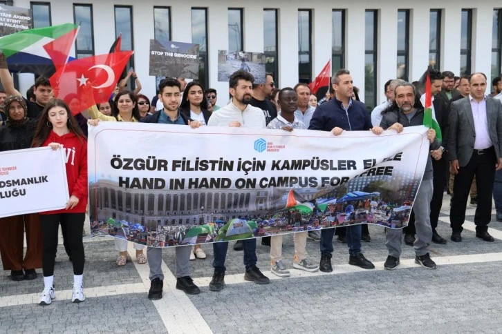 Akademisyenler ve öğrenciler birlikte İsrail’i protesto etti