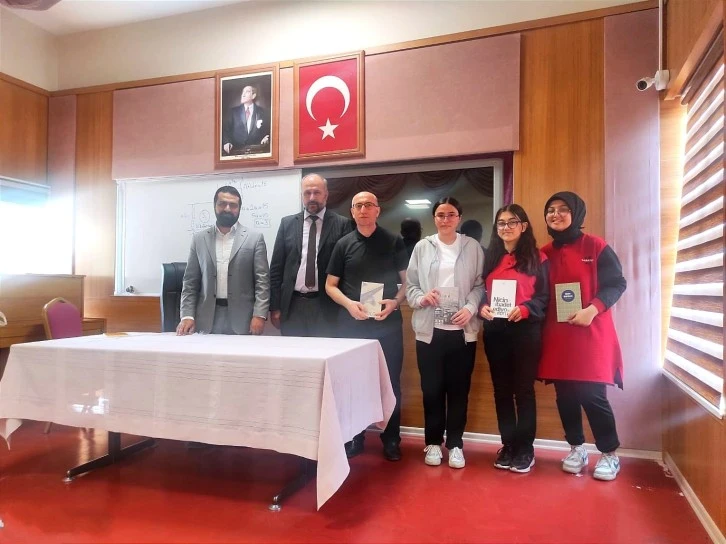 Ceyhan, liselilerle buluştu
