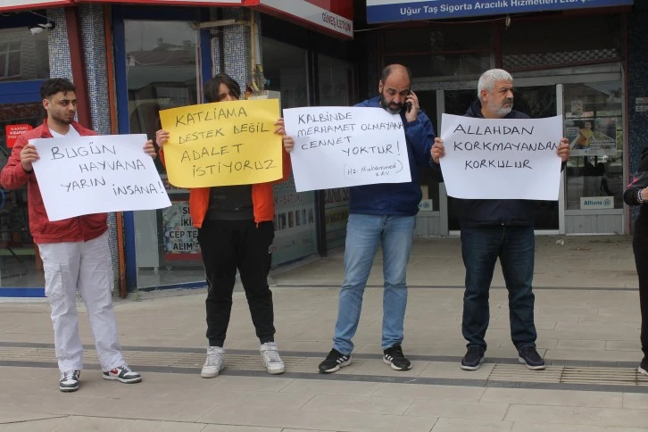 Sivas'ta 4 Köpeğin Öldürüldüğü İlçede Hayvanseverler Ayaklandı 