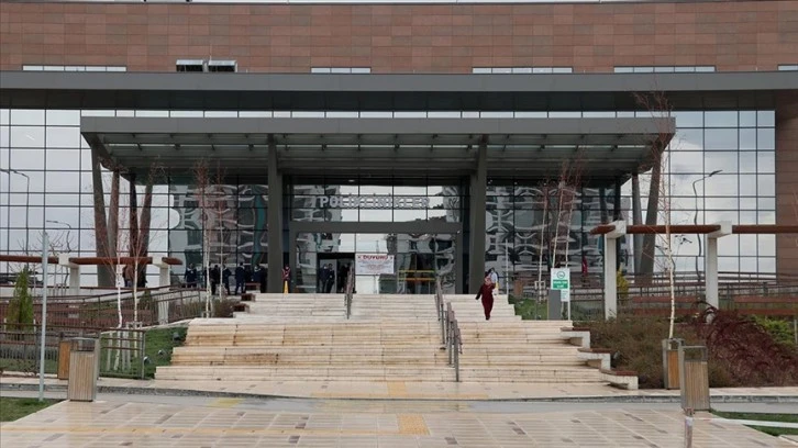 Kopya Çekerken Yakaladığı Öğretmenini Bıçakladı 