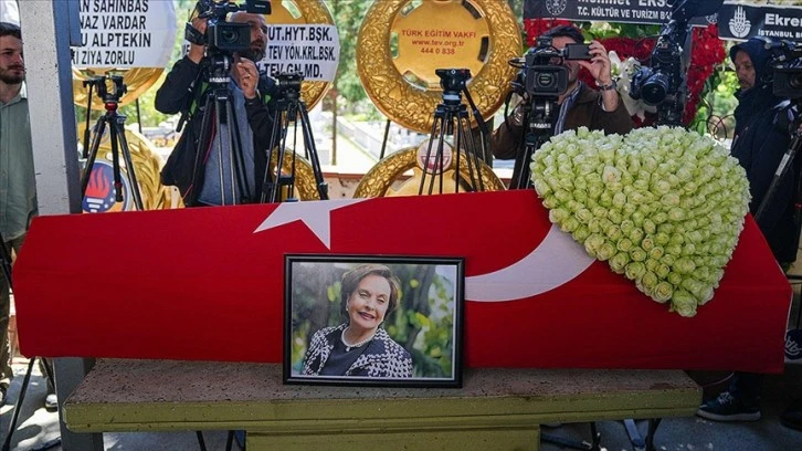 Usta oyuncu Ayten Gökçer son yolculuğuna uğurlandı
