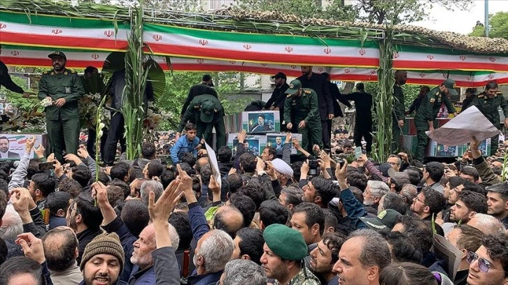 Cumhurbaşkanı Reisi için Tebriz'de cenaze töreni düzenlendi