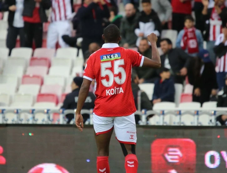 Sivasspor’un Golcüsü Sakatlandı