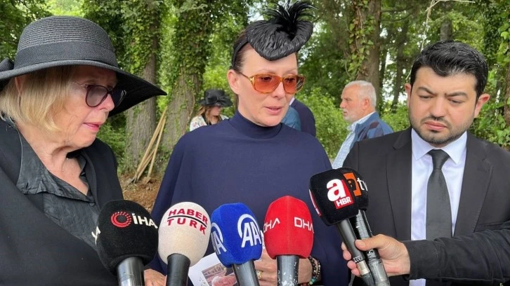 Ünlü Ekonomist Toprağa Verildi 