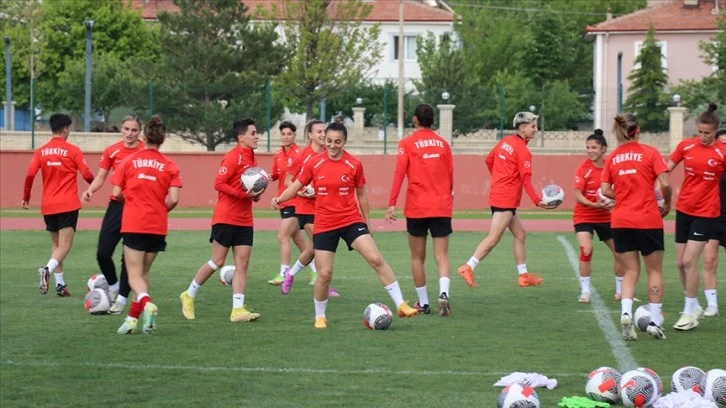 Kadın Milliler Azerbaycan İle Karşılaşıyor