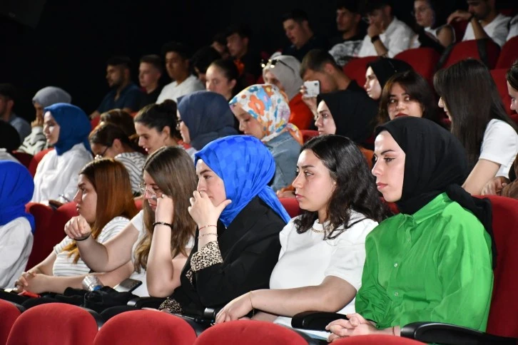 Sivas’ta Yapay Zekânın İnsan Hayatına Etkisi Konuşuldu 