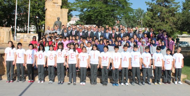 Atatürk Anıtında Tören Düzenlendi