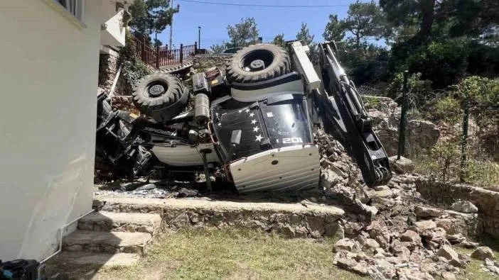 Devrilen İş Makinesinin Altında Kalan Çocuk Hayatını Kaybetti