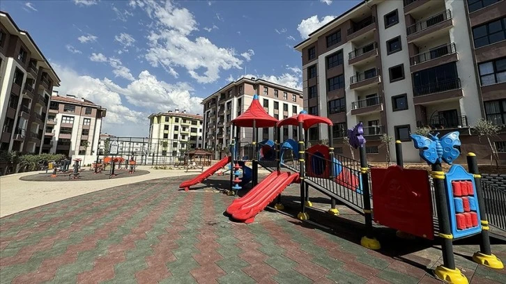 Deprem Konutlarının Yapımı Sürüyor