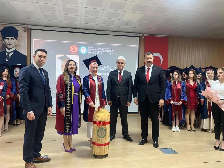 Sağlık Yüksekokulu Öğrencileri Mezun Oldu 