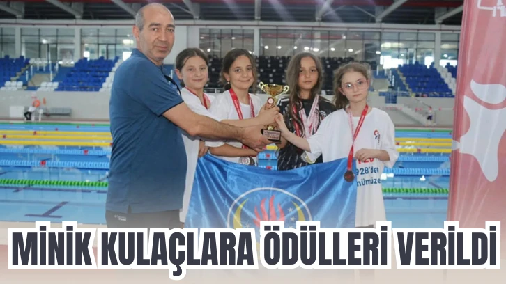 Yüzmede Başarılı Sporculara Ödül