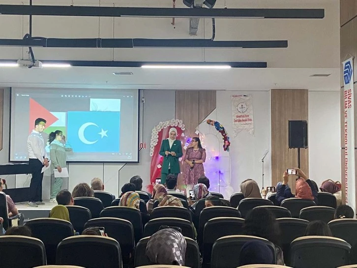 Çok 'Özel' Şiir Dinletisi