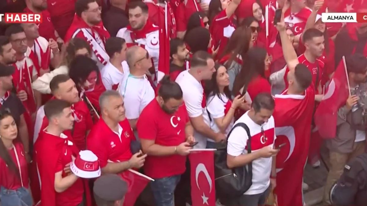 Her Yer Kırmızı Beyaz