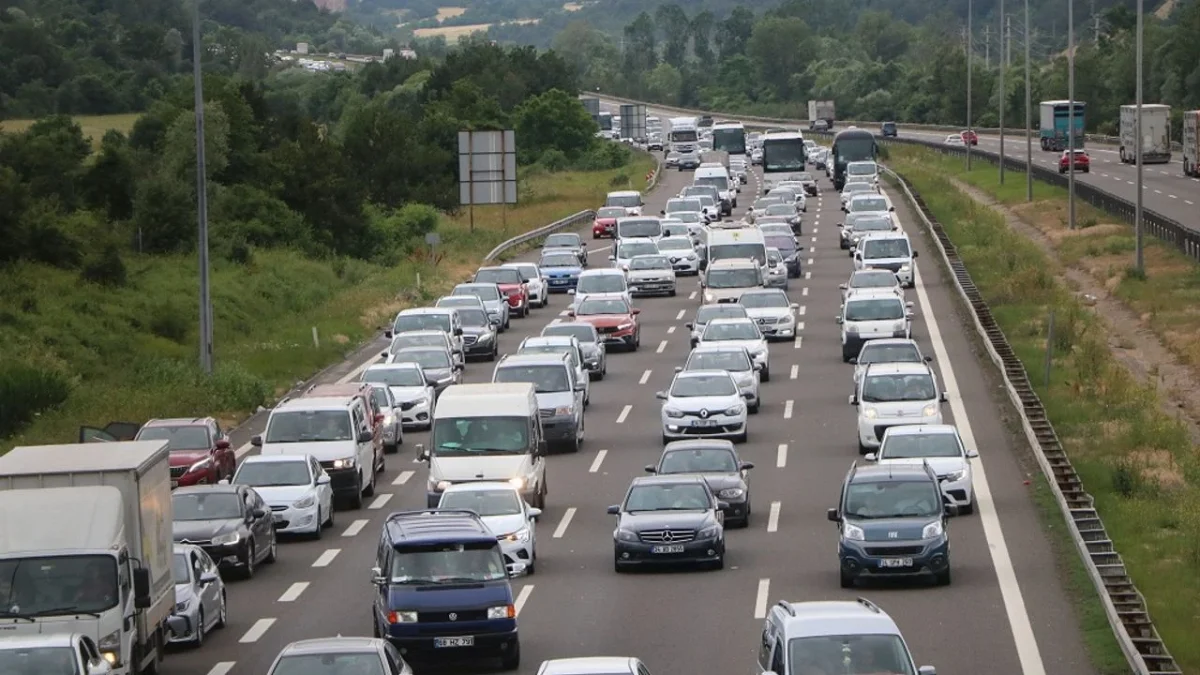 Otoyollardan 21 Milyon 67 Bin Araç Geçti
