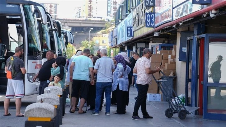 Tatilciler Yoğunluk Oluşturuyor