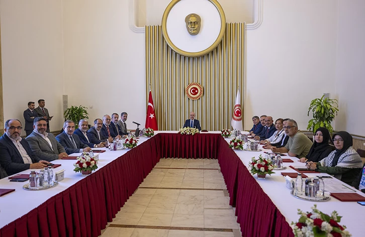 TBMM Başkanı Kurtulmuş, Büyük Aile Platformu ile görüştü