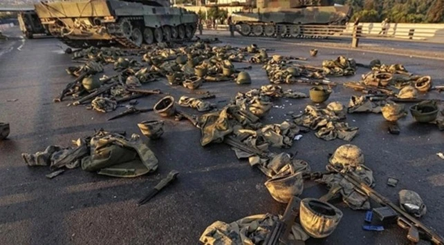 Darbe Girişimi! Askerler Geri Çekildi!
