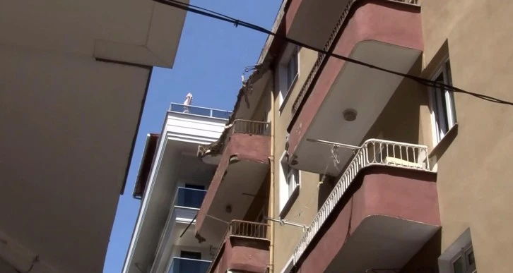  4 Katlı Binanın Çatısı Çöktü!