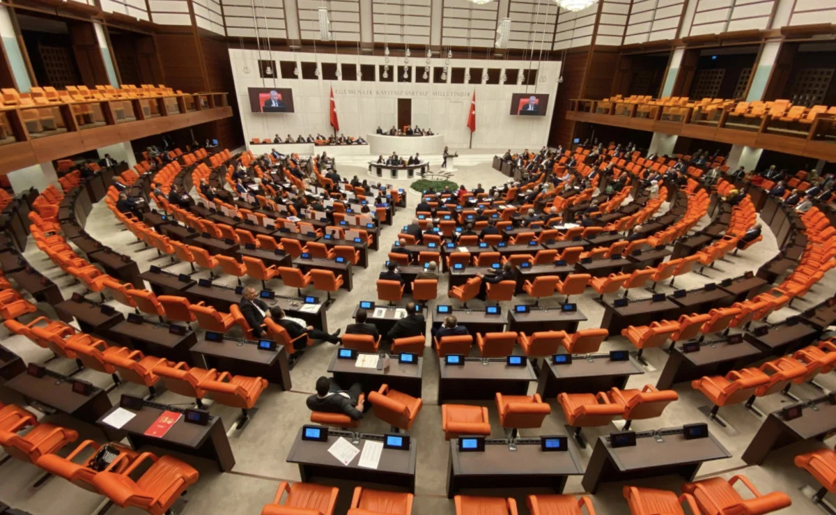 Meclis'te 'Sığınmacı' Tartışması