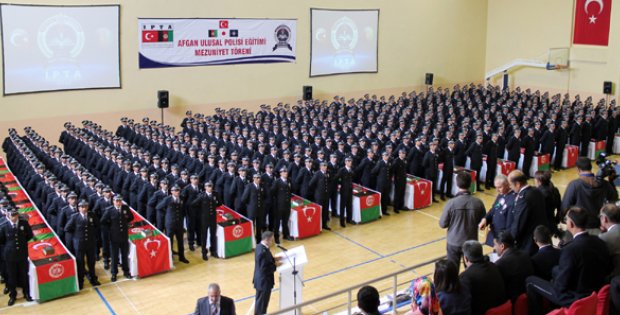496 Afgan Polis Mezun Oldu