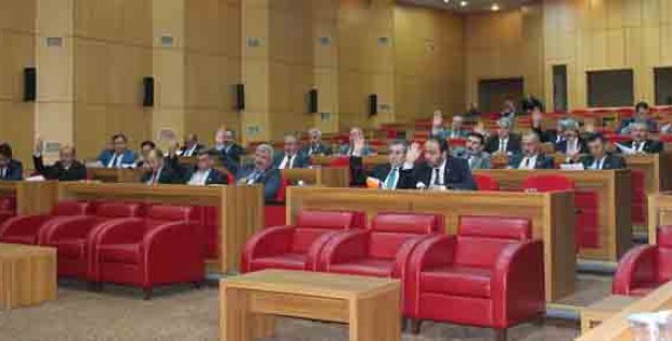 Eteklerindeki Taşları Döktüler