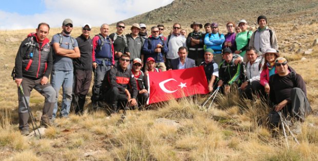31 Kişi Kösadağ´ına Tırmandı