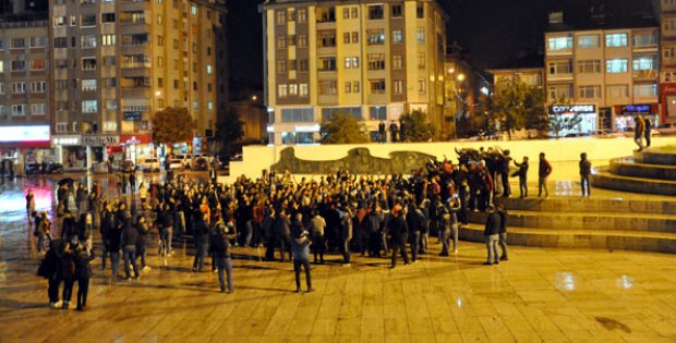 Sivas´ta Galatasaraylı Taraftarlar Sokağa Döküldü