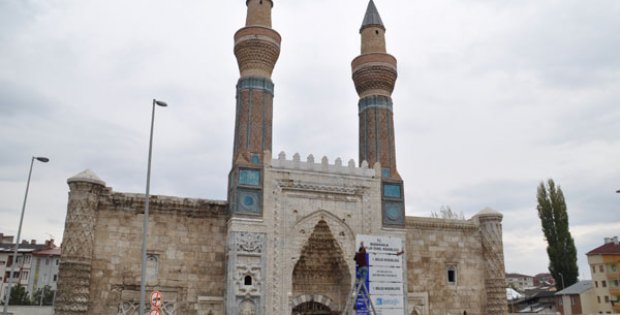 Gözler Gök Medrese De