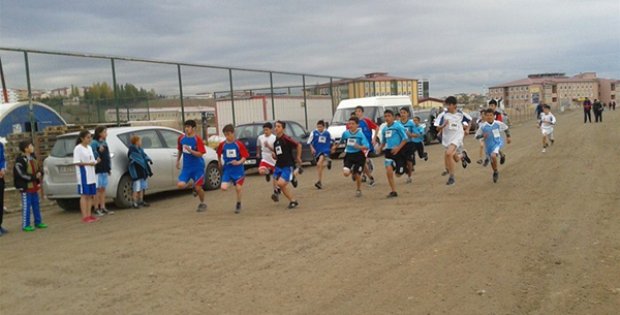 200 Sporcu Kıyasıya Koştu