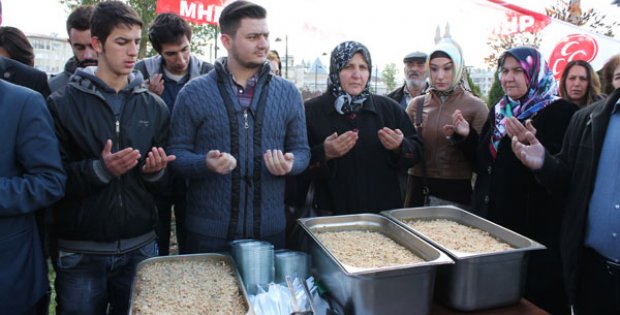 MHP´den Aşure İkramı