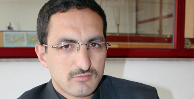 Kitabını kendi tanıtıyor