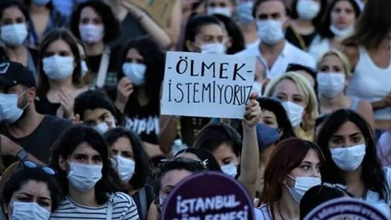 Türkiye'de Kadın Olmak Zor Ama Kadın 'ÖLMEK' Kolay!  Bir Ayda 34 Kadın Öldürüldü
